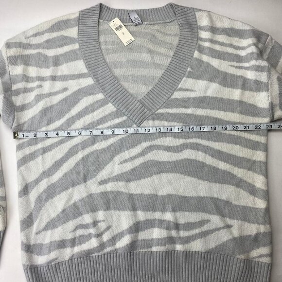 VARLEY Calvert Grey Zebra Print Women’s Sweater Merino Wool Size M NWT - Picture 6 of 8
